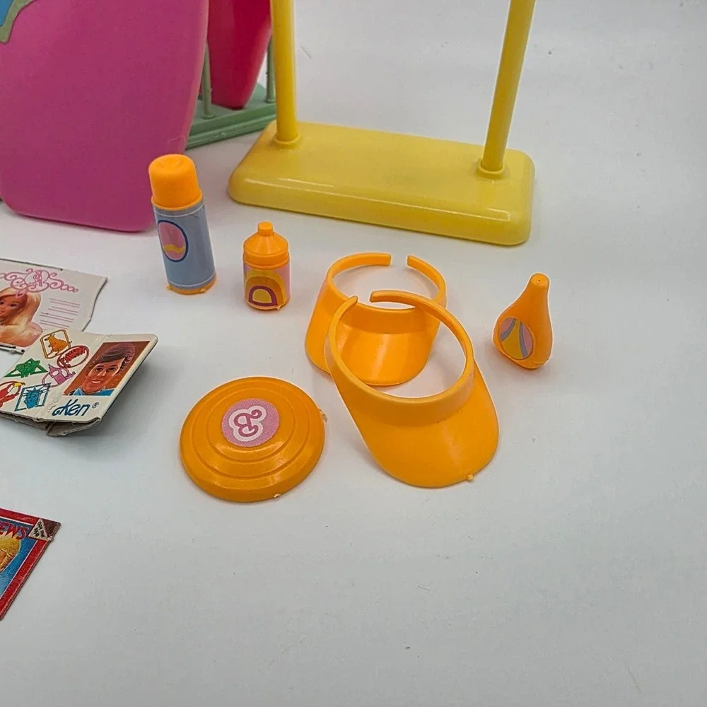 Vintage Mattel 1987 California Barbie Beach Surfboard Accessories Lot 4461-2128